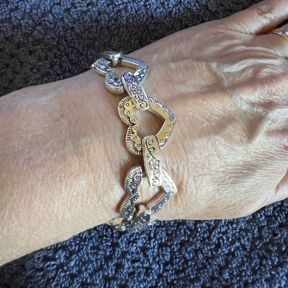 Silver tone Detailed Heart Bracelet